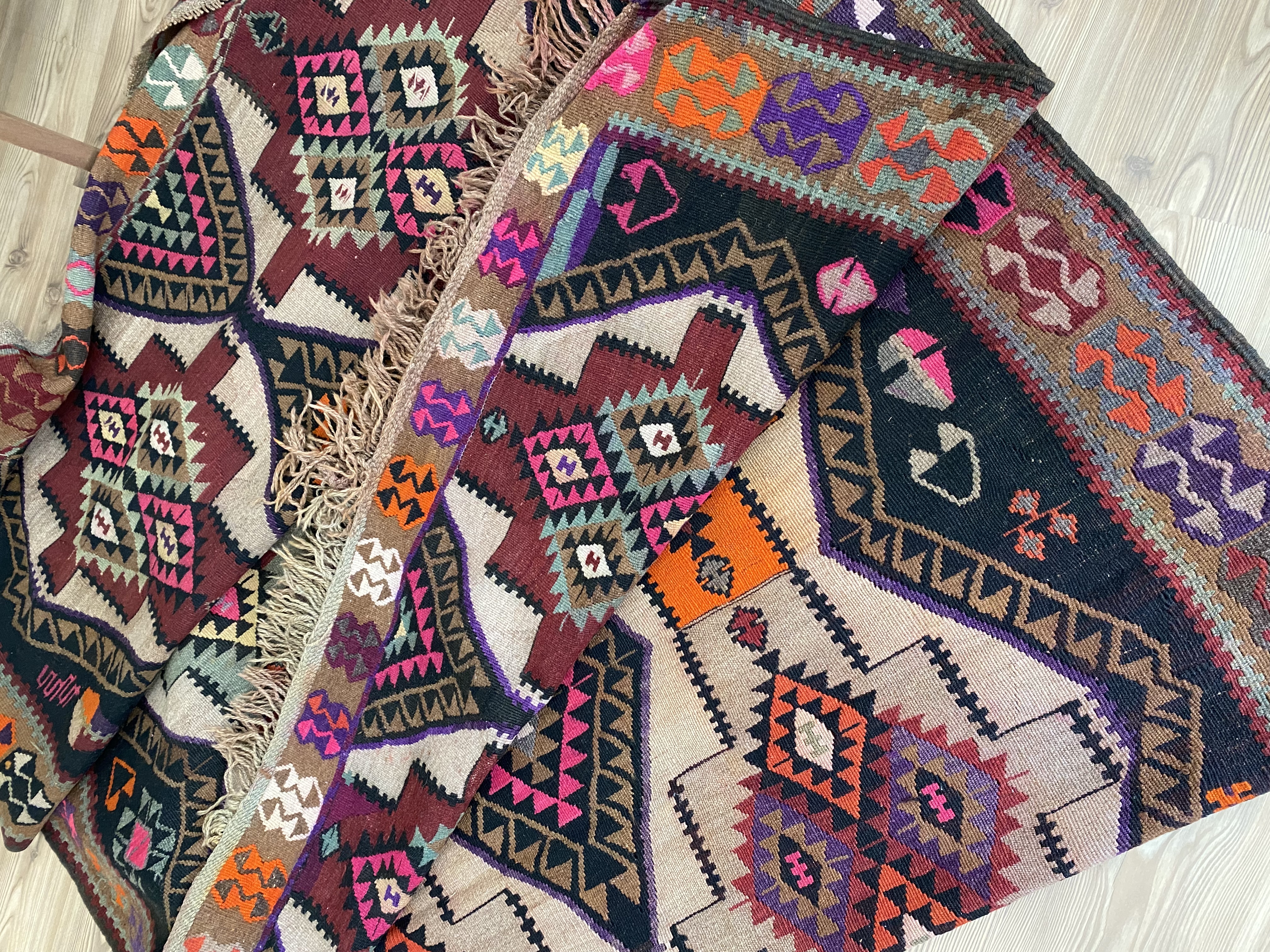 El yapımı taş boya kilim