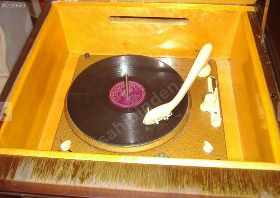 ANTİKA GRUNDİNG MÜZİK SETİ RADYO TEYP PİKAP 1952 TAŞ PLAKLI