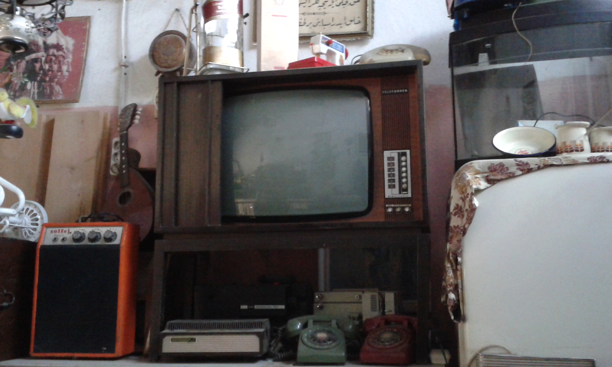 Antika telefunken storlu ayaklı  televizyon