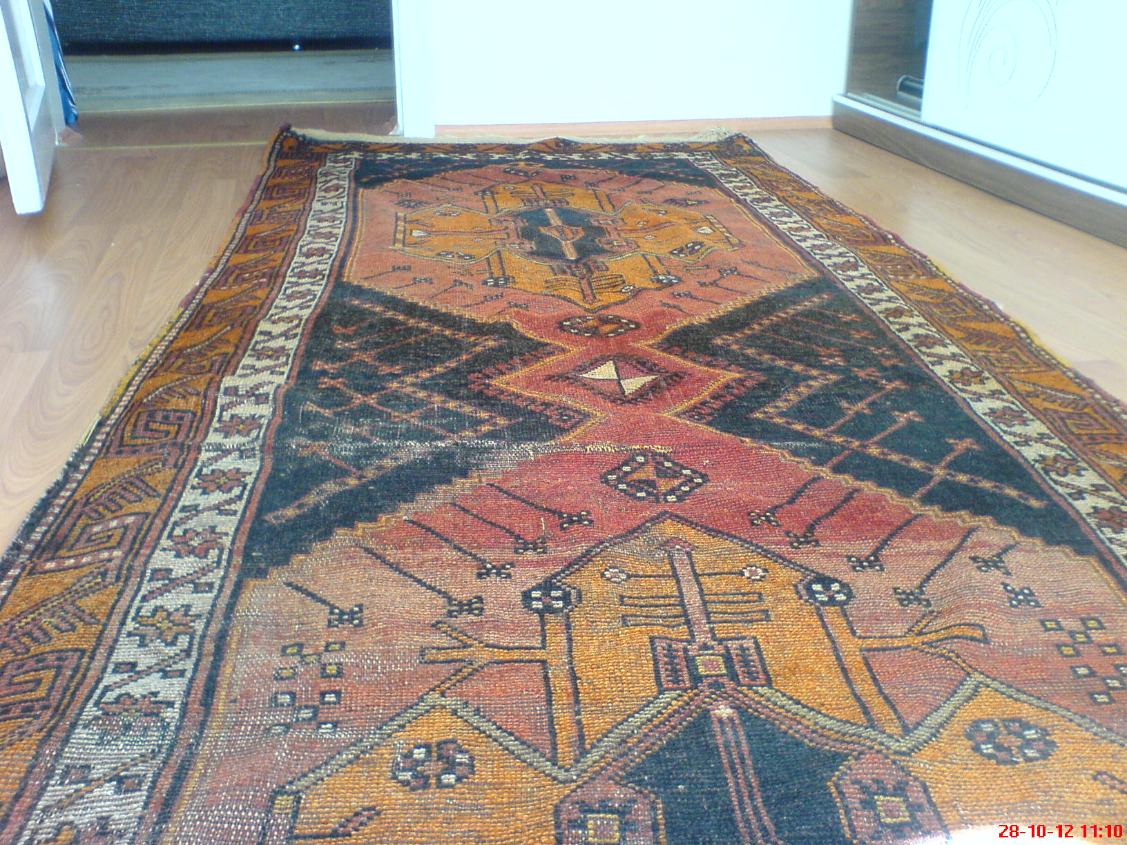 150 yıllık kök boyalı kilim