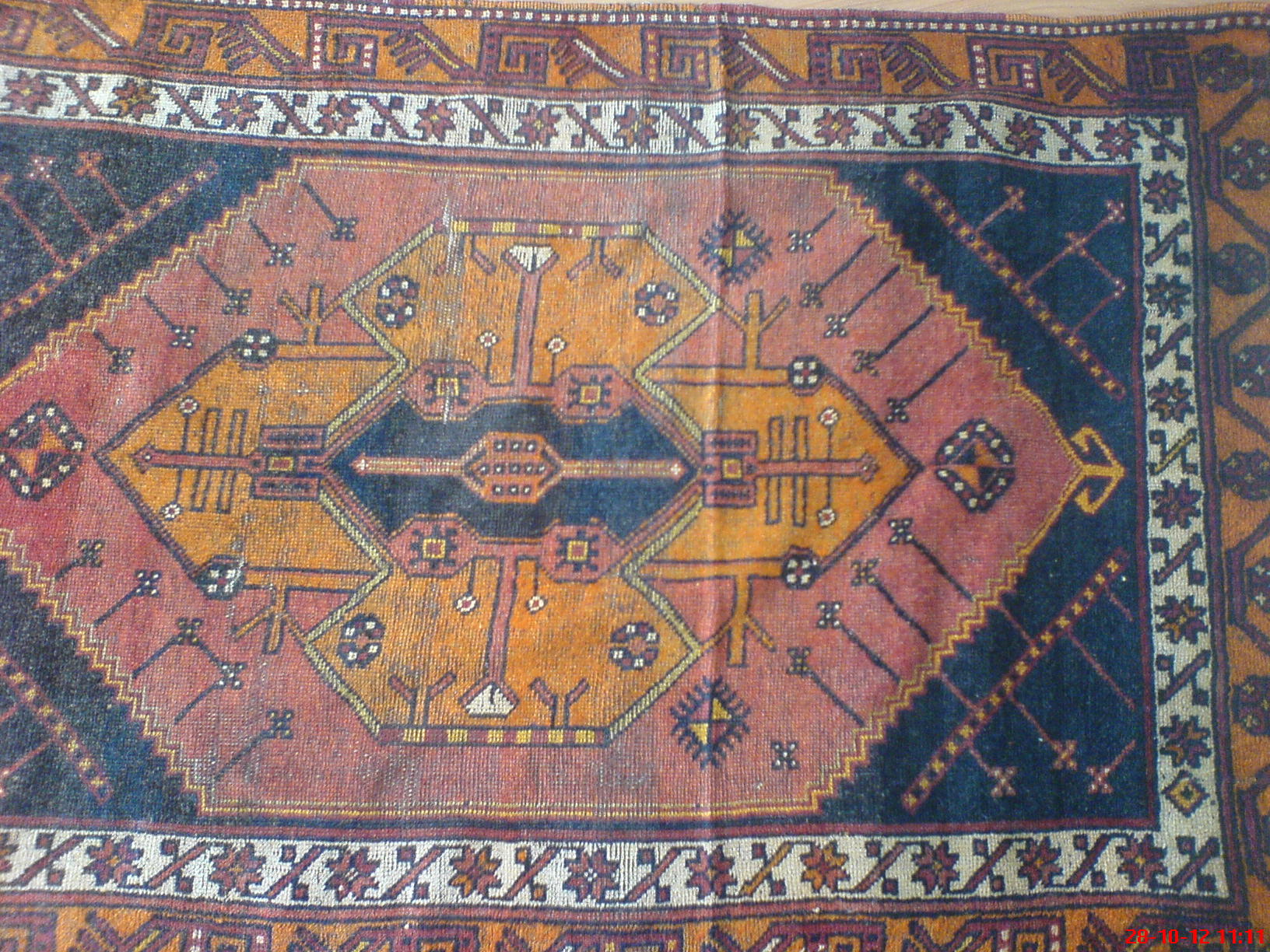 150 yıllık kök boyalı kilim