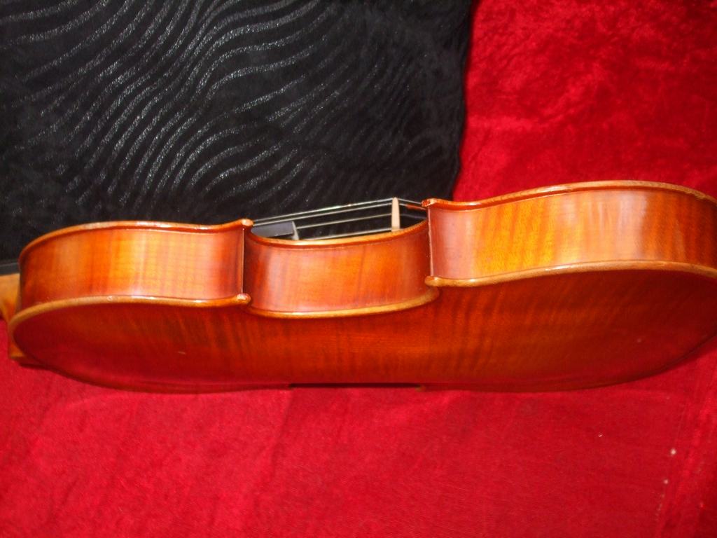 1713 yapımı Antonius Stradivarius keman