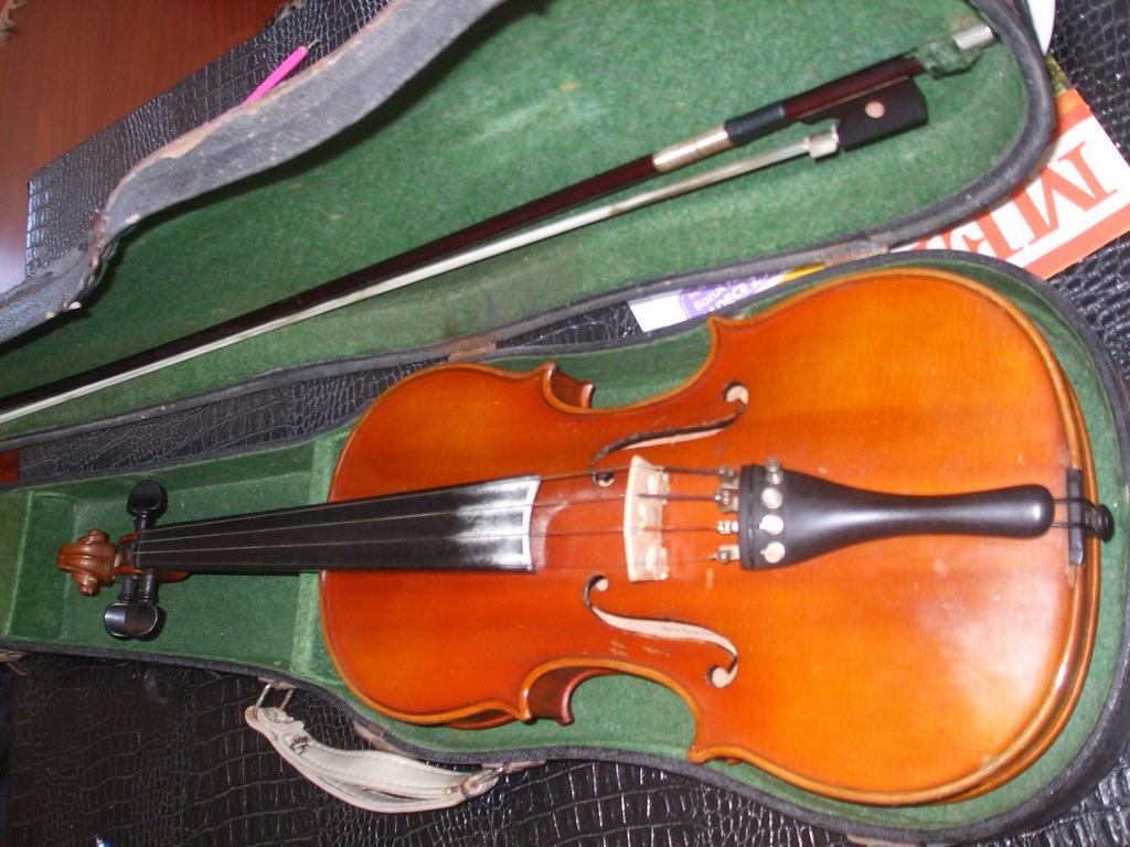 1713 yapımı Antonius Stradivarius keman