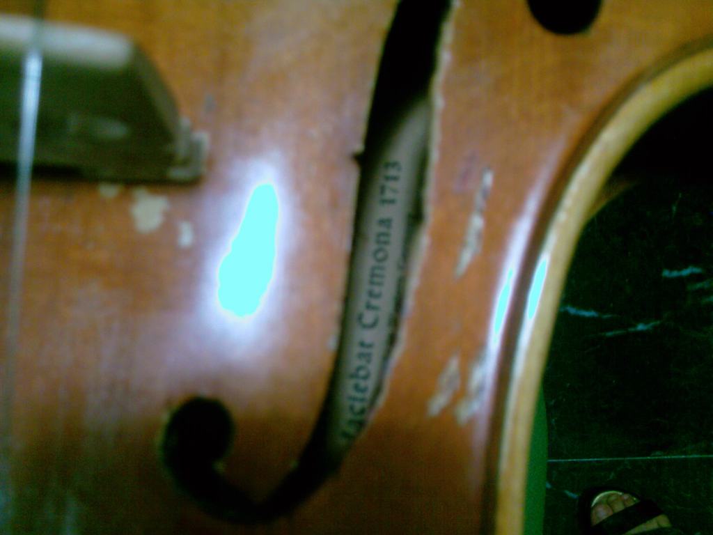 1713 yapımı Antonius Stradivarius keman