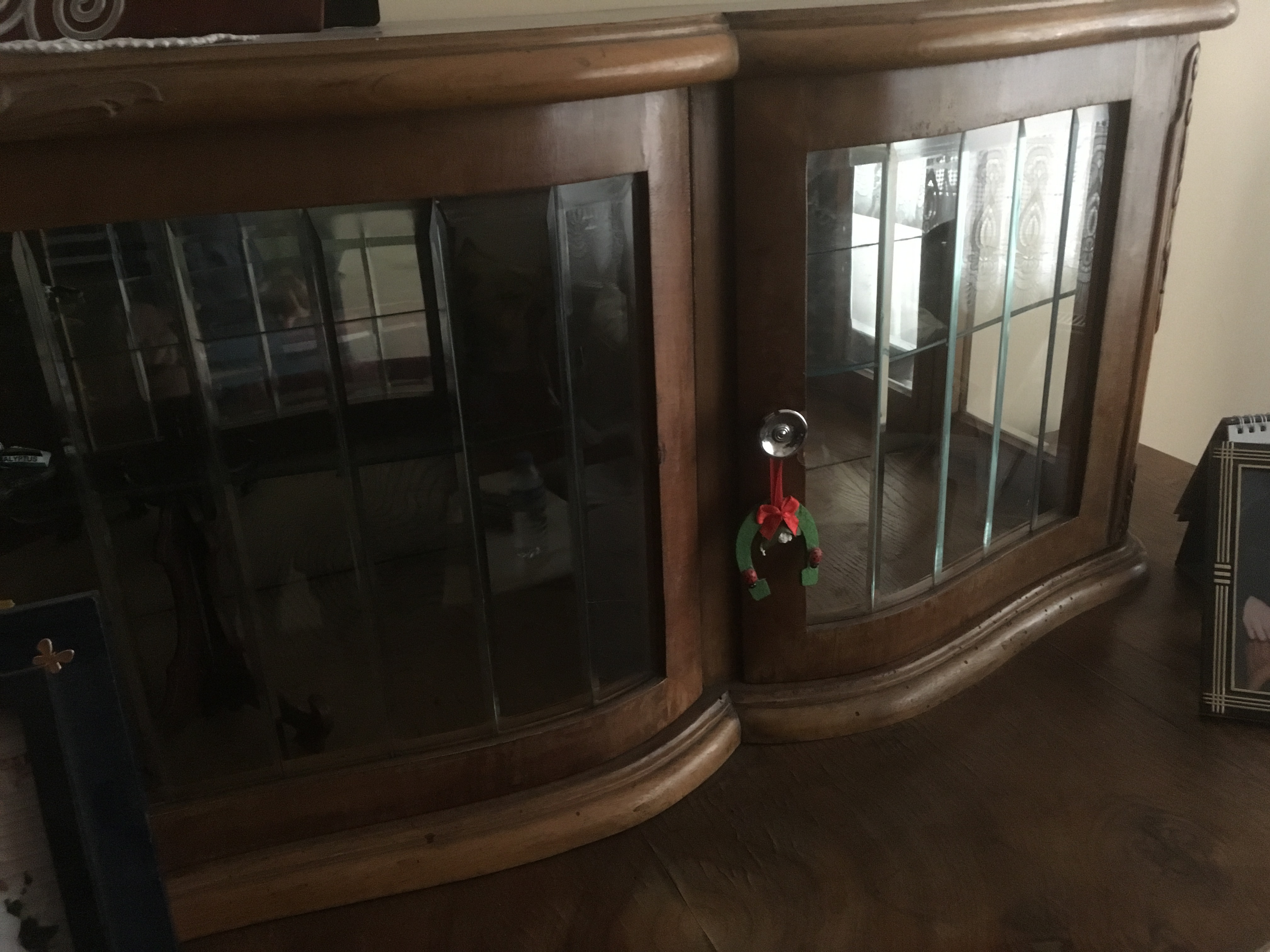Antika Kristal Aynalı Ceviz Büfe