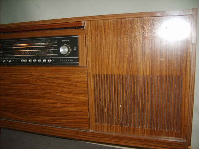 Grundig Pikaplı Radyolu Müzik Dolabı
