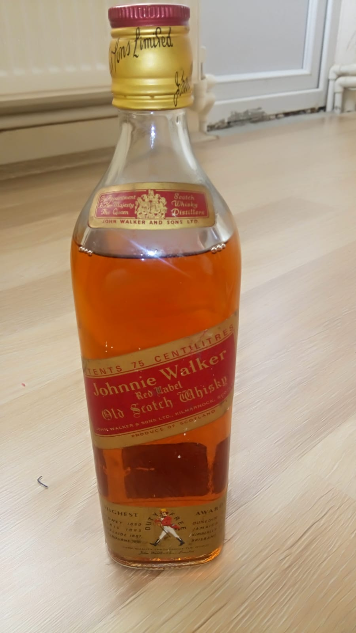 Yıllanmış İtina İle Saklanmış Johnnie Walker Visky & Şarap & Kıbrıs Rakısı