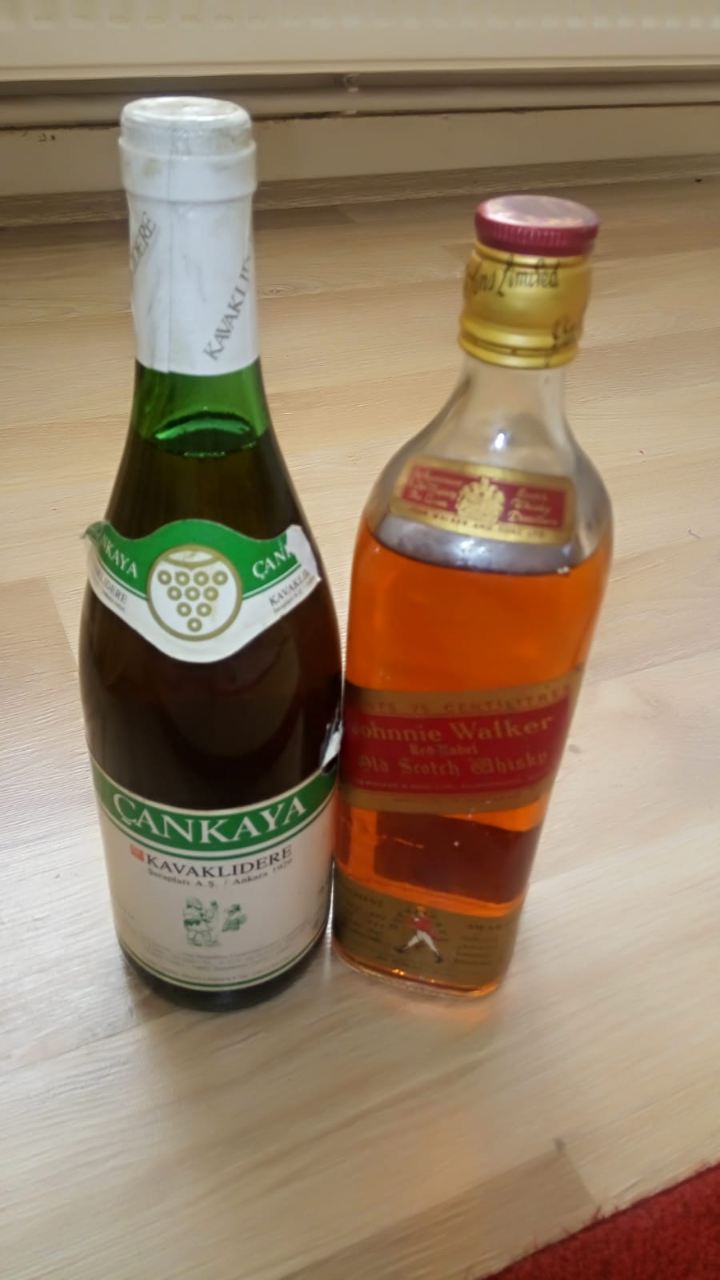 Yıllanmış İtina İle Saklanmış Johnnie Walker Visky & Şarap & Kıbrıs Rakısı