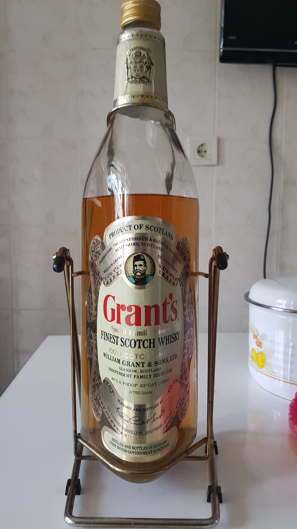 70ler sonu 80ler başı Vintage Grant’s 3.75L Kutulu Standlı Açılmamış Scotch Whisky Koleksiyonluk